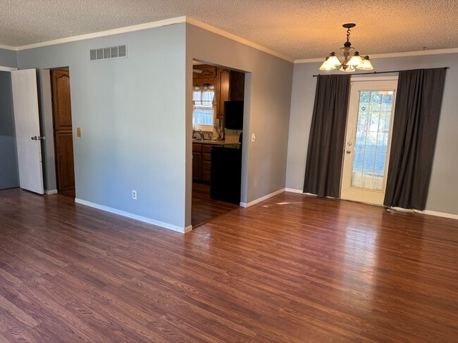 Photo - 2325 Queens Ct