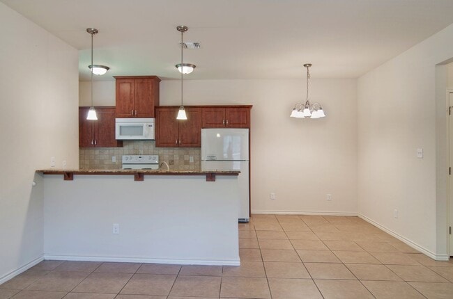 Photo - Immediate Move in! HUGE 3/3 duplex just Mi...
