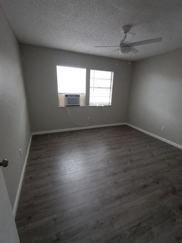 Photo - 2211 N Elm St Unit 5