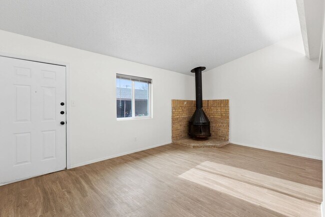 Photo - 1114/1116 Hazelton Unit 1114 Hazelton