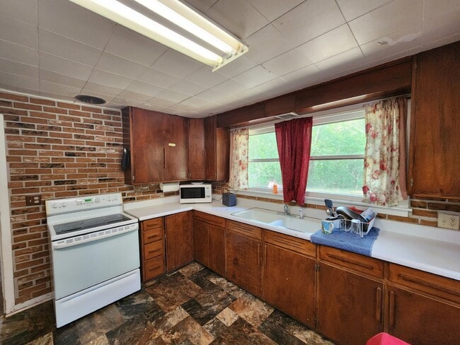 Photo - Furnished Cottage - short term through May...