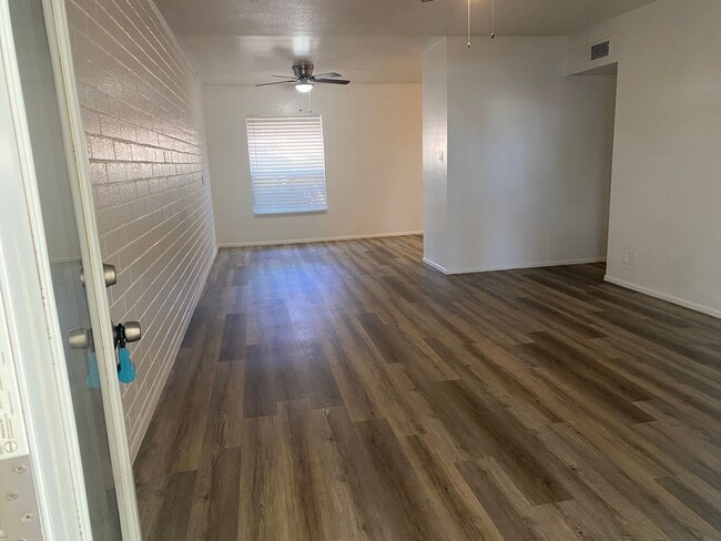 Photo - Town & Country Apartments