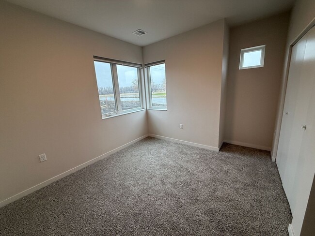 Photo - Northern Point Apartments Unit 1104-211