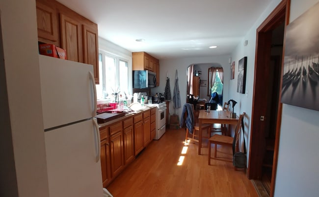 Building Photo - 108 Cross St Unit 1 Rental