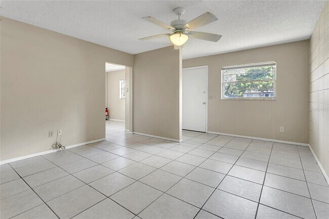 Photo - 230 S 4th St