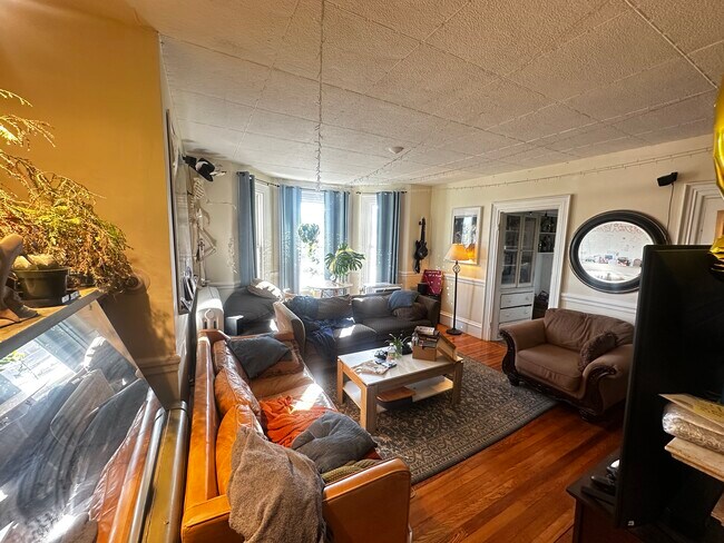 Building Photo - 5 Day St Unit 2 Rental