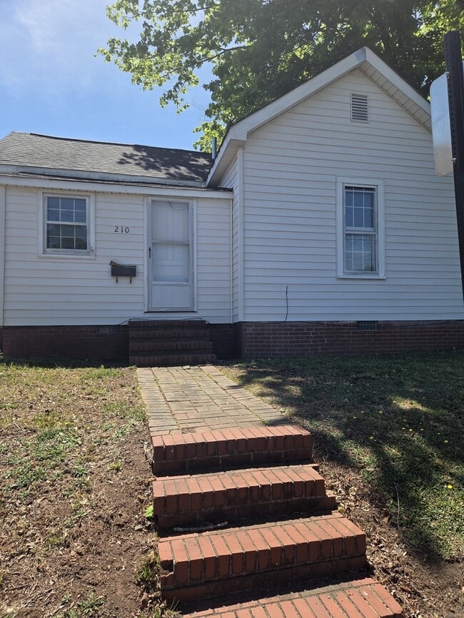 Building Photo - Charming Historic Bungalow