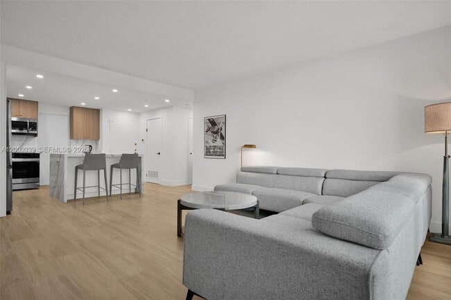 Photo - 3505 S Ocean Dr Unidad 808