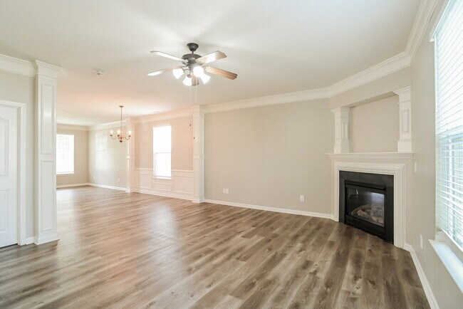 Photo - 517 Galesburg Dr