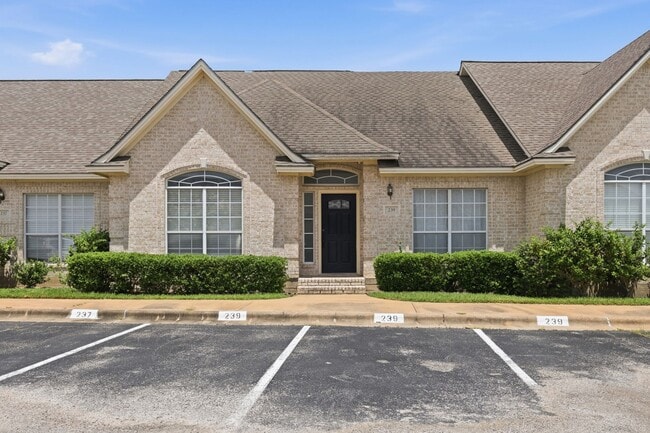Photo - Remodeled 3 Bed Townhome