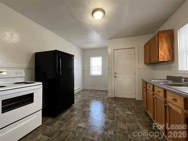 Photo - 203 Circle Dr