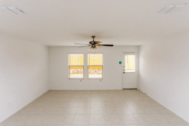 1017 Crestview Dr