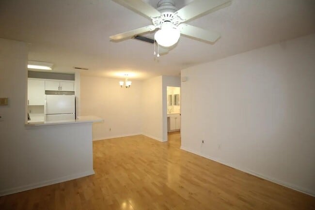 Photo - 620 Granville Ct