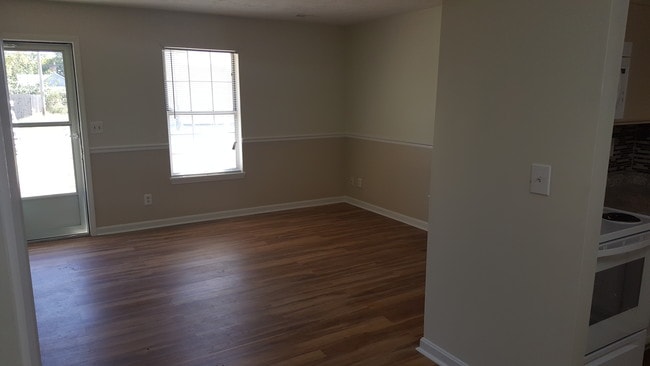 Photo - 614 E Oak St