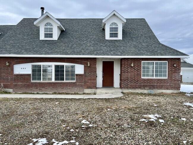 Photo - 395 Blakeland Dr