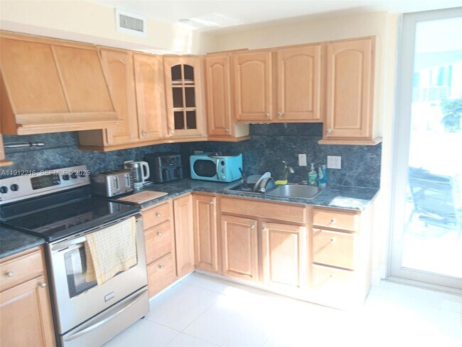 Photo - 3703 NE 166th St Unit 401