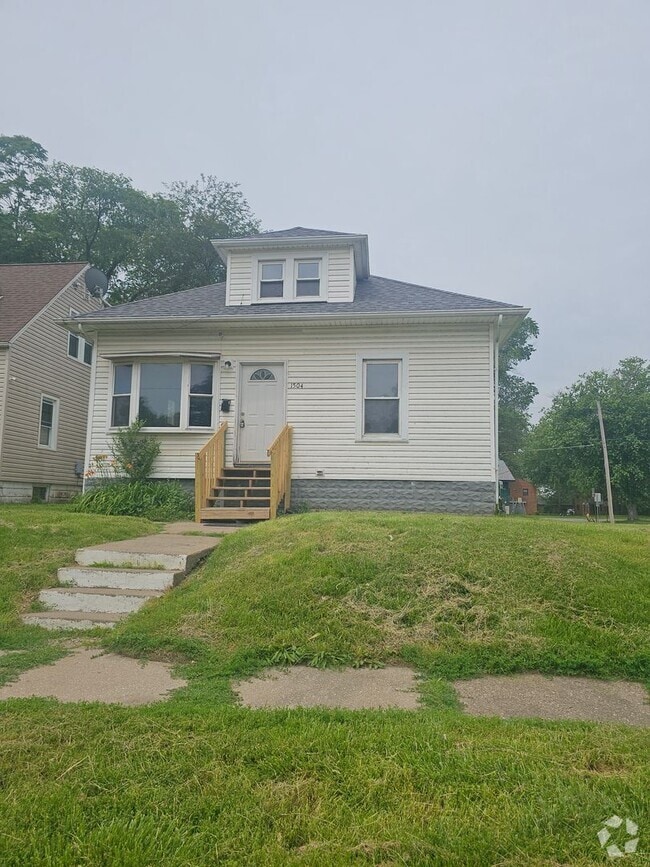 Building Photo - There is a $25 fee per application and eve... Rental