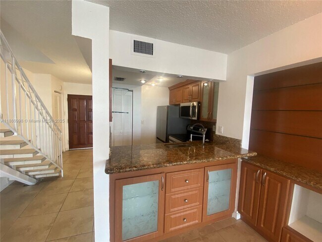 Photo - 7899 NE Bayshore Ct Unidad 3D