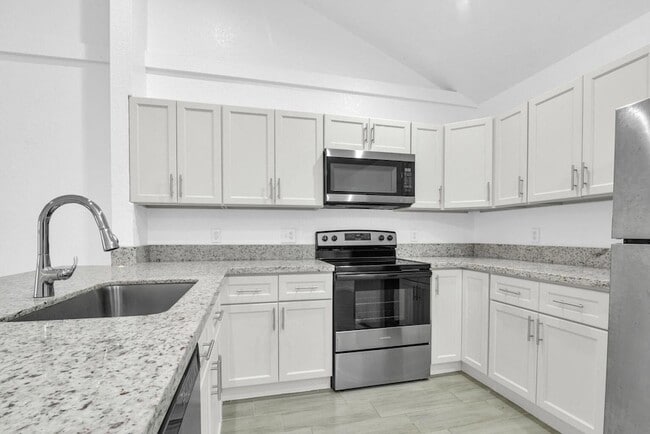 Building Photo - 13729 Yarmouth Dr Rental
