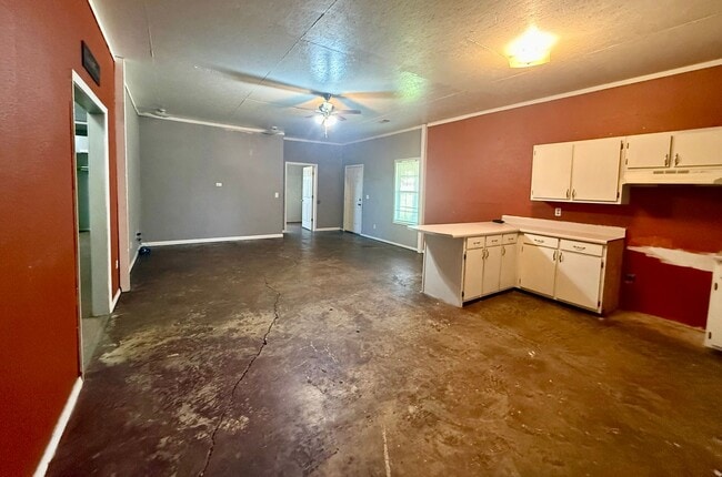 Photo - 1306 Barton Ln