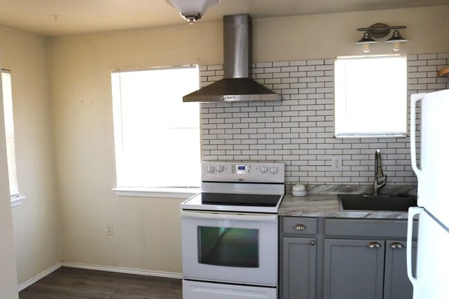 Photo - 1100 W Stockton Ave