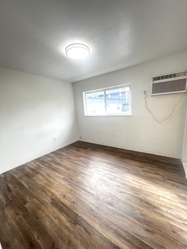 Photo - 3149 Center St