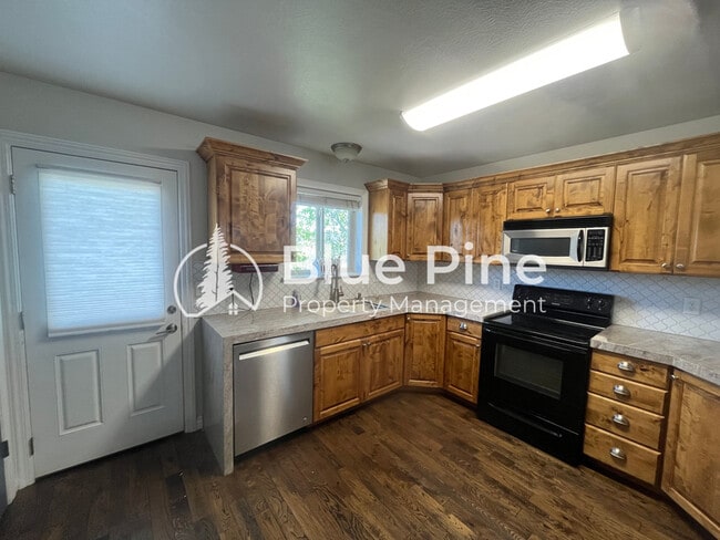 Photo - 1941 Oakbrook Rd