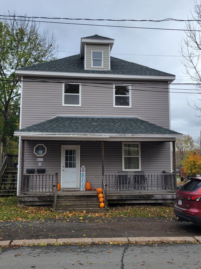 Photo - A Duplex on a beautifully treed lot Unité 1