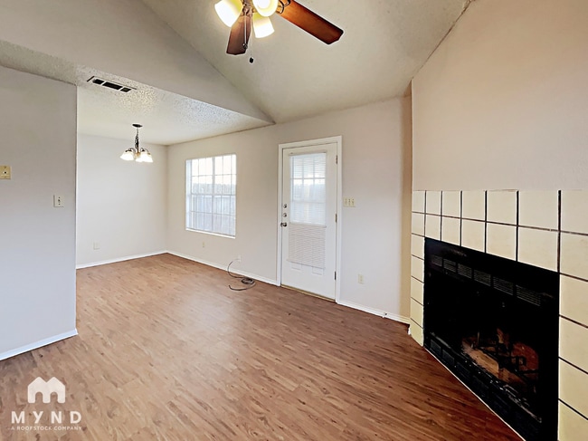 2214 Creekside Ln Unit B