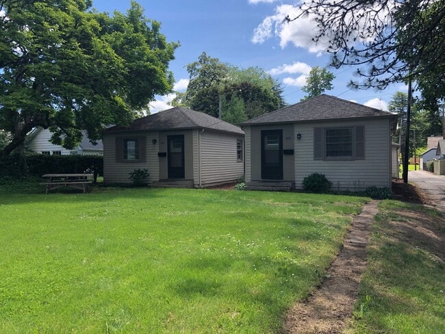 Building Photo - One Bedroom Cottage in the Heart of Salem Unit 840