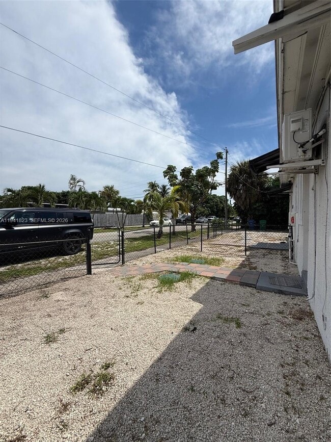 Photo - 600 NW 116th Terrace Unidad 2