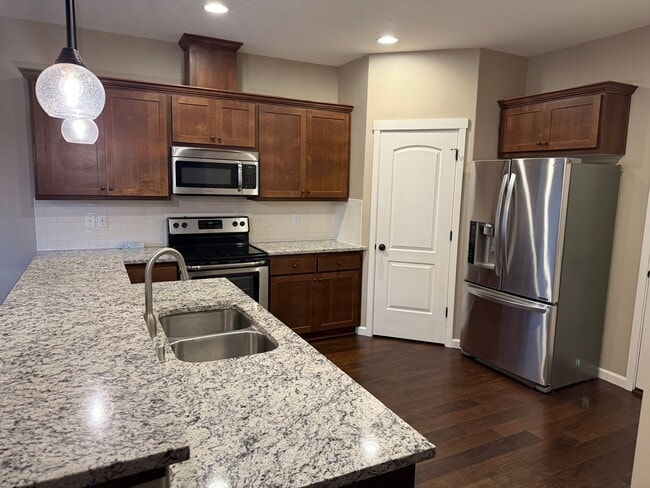 Photo - Beautiful 3 Bedroom House with High Ceilin...