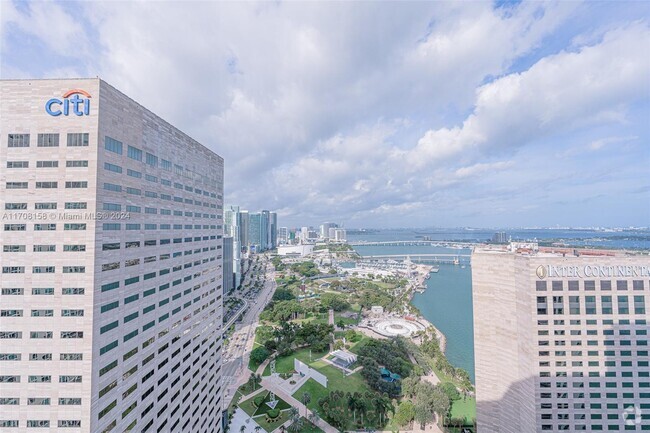 Building Photo - 325 S Biscayne Blvd Unit 4222 Rental