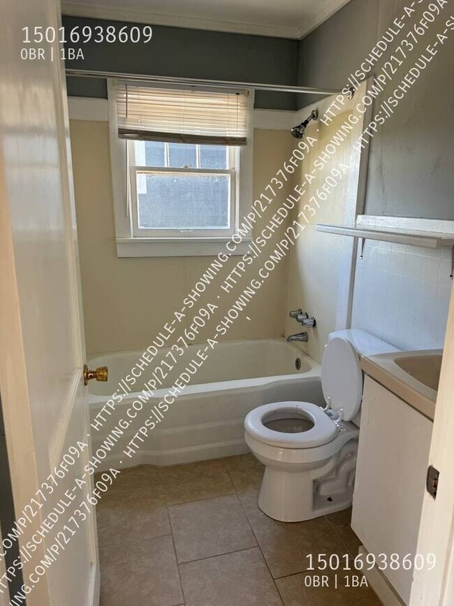 Photo - 324 Hawthorne St Unit B2