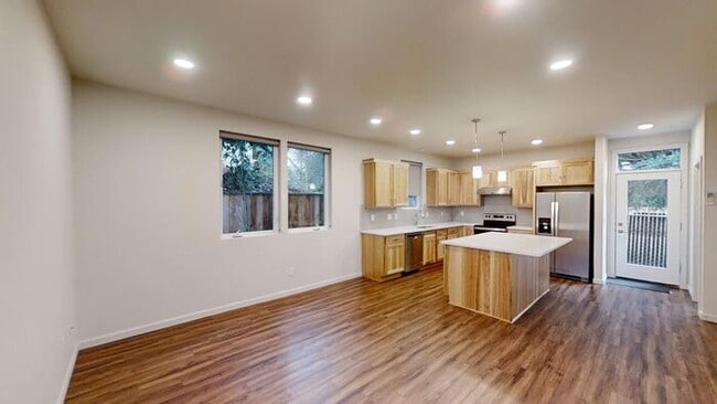 Building Photo - Modern Luxury Townhome: Convenient Urban L...