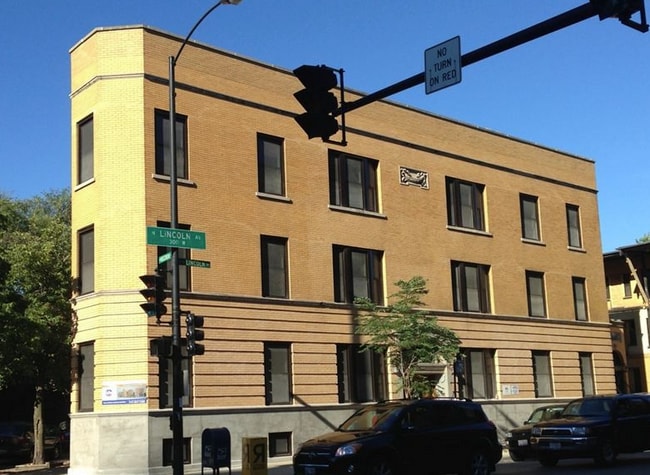 Building Photo - 1900 North Lincoln-B01 Unit B01