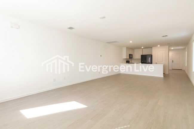 Photo - 832 Dressage Ln