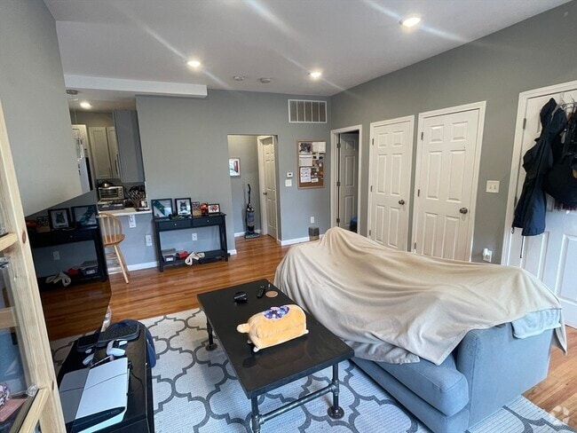 Building Photo - 9 Almont St Unit 1 Rental