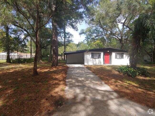 Building Photo - Fully Renovated 3/1 with huge fenced-in ba... Rental