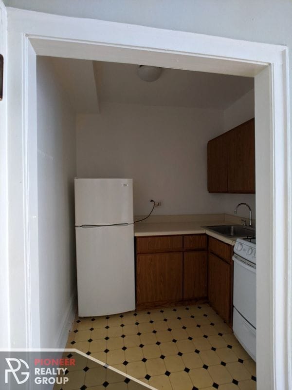 Photo - 711 W Belmont Ave Unit 211