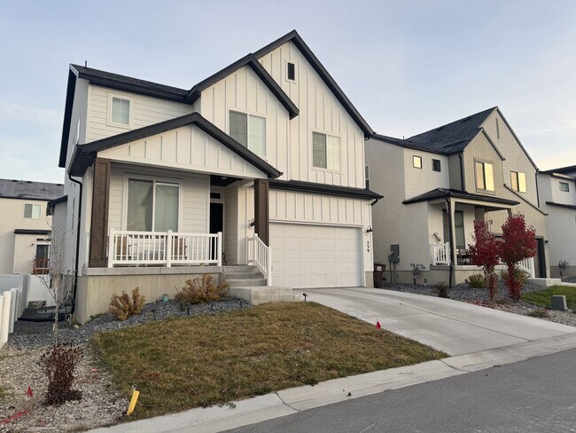 Building Photo - 339 East Mistilake