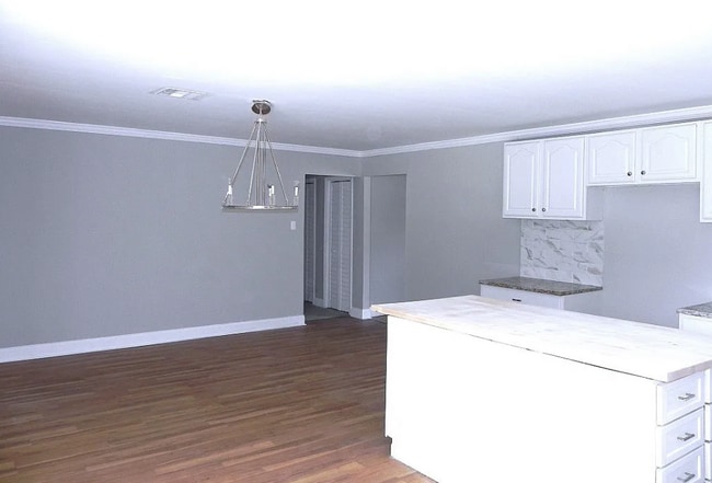 Photo - 2724 Endicott Dr