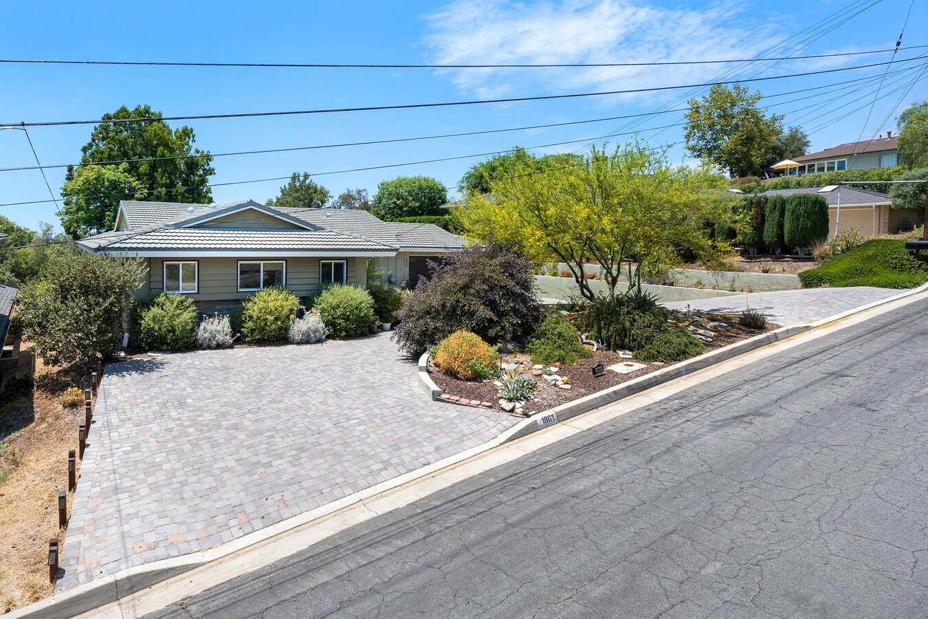 Photo - 1861 Skyline Way House
