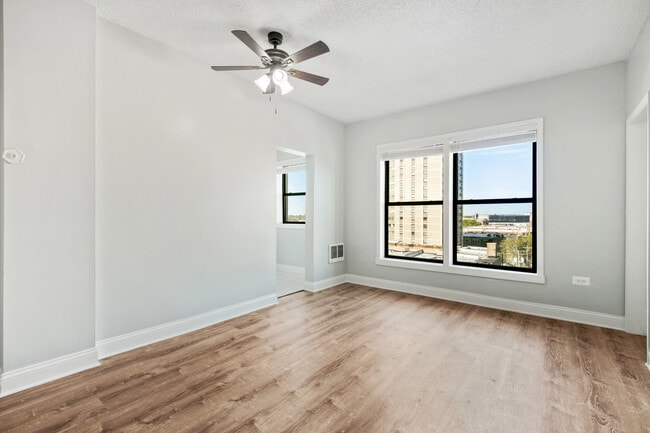 Photo - 4520 N Clarendon Ave Unit 708