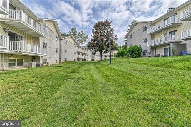 Photo - 13 Warren Lodge Ct Unidad 1-B