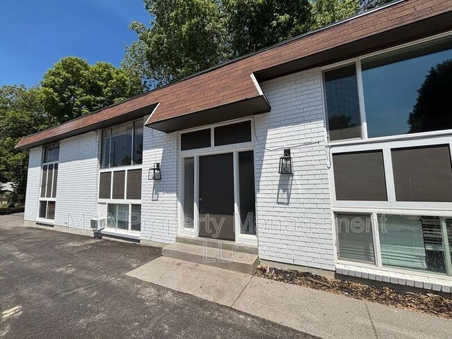 Building Photo - 2564 S 8th E Unit B Rental