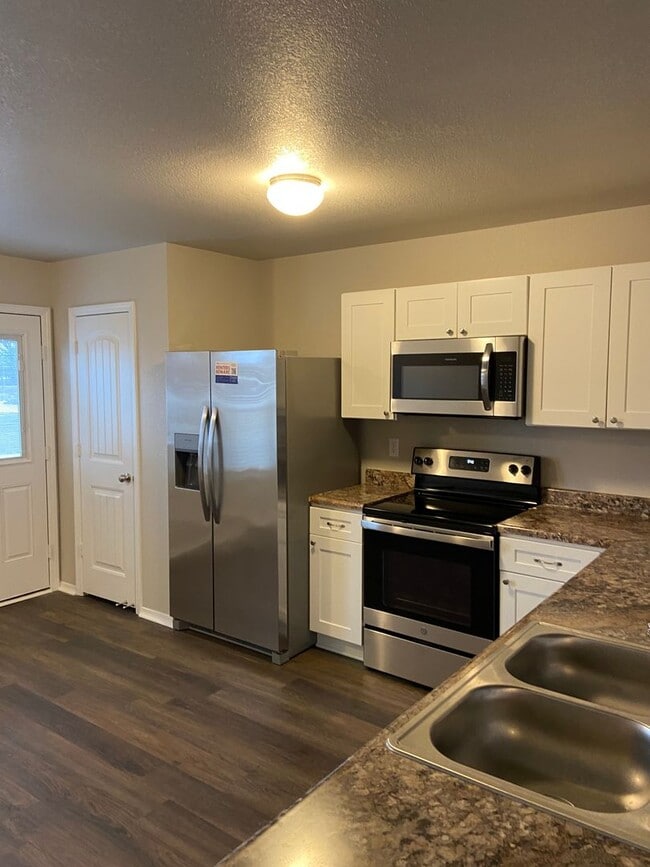 Photo - 3828 Travers Ln