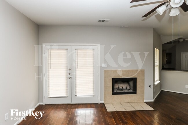 1206 Jewel Ln
