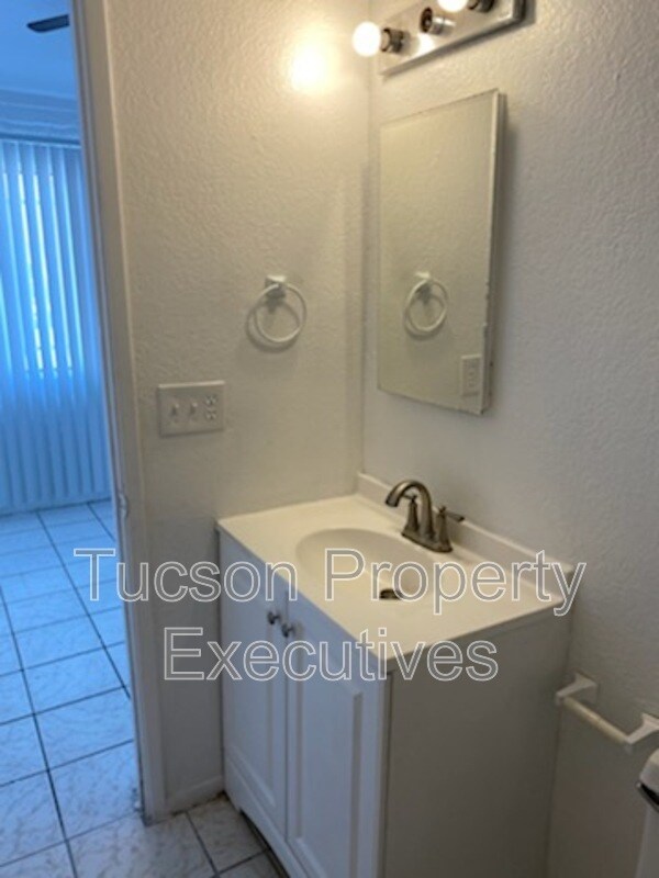 Photo - 5764 S Park Ave