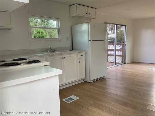 Photo - 4807 Mundell Ave